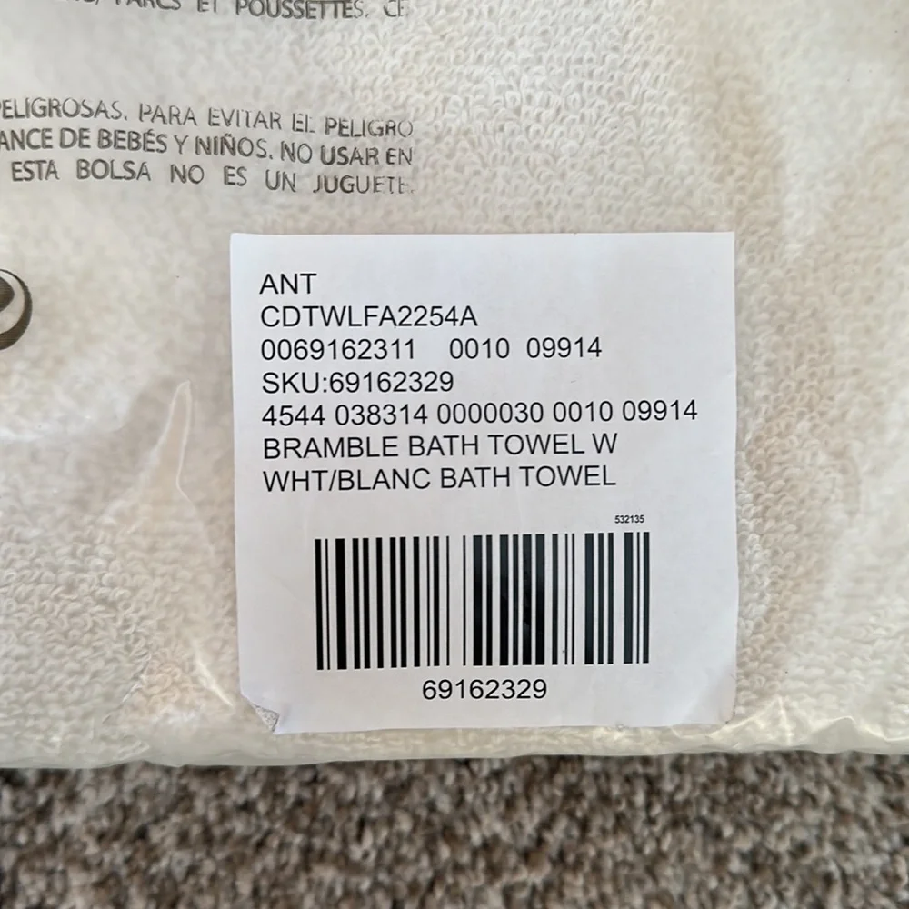 NEW Anthropologie Bramble Bath Towel •• White